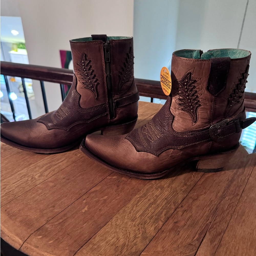 Women’s boots  Corral size 8